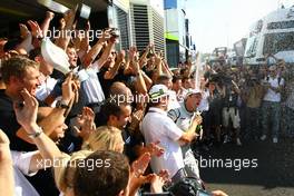 13.09.2009 Monza, Italy,  Brawn GP, Team Celebration, Ross Brawn (GBR), Brawn GP, Team Principal, Jenson Button (GBR), BrawnGP, Rubens Barrichello (BRA), BrawnGP - Formula 1 World Championship, Rd 13, Italian Grand Prix, Sunday Podium