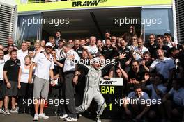 13.09.2009 Monza, Italy,  Jenson Button (GBR), BrawnGP, Rubens Barrichello (BRA), BrawnGP, Ross Brawn (GBR) Team Principal, Brawn GP team celebration - Formula 1 World Championship, Rd 13, Italian Grand Prix, Sunday Podium