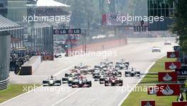 13.09.2009 Monza, Italy,  Lewis Hamilton (GBR), McLaren Mercedes leads the start of the race - Formula 1 World Championship, Rd 13, Italian Grand Prix, Sunday Race