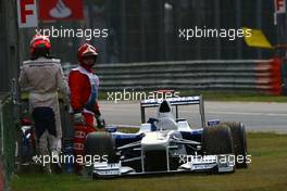 12.09.2009 Monza, Italy,  Robert Kubica (POL),  BMW Sauber F1 Team, stopped on track in Q2 - Formula 1 World Championship, Rd 13, Italian Grand Prix, Saturday Qualifying