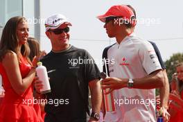 13.09.2009 Monza, Italy,  Rubens Barrichello (BRA), BrawnGP, Lewis Hamilton (GBR), McLaren Mercedes - Formula 1 World Championship, Rd 13, Italian Grand Prix, Sunday