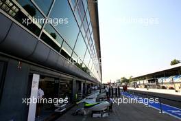 10.09.2009 Monza, Italy,  Pitlane Atmosphere - Formula 1 World Championship, Rd 13, Italian Grand Prix, Thursday