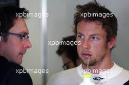 16.03.2009 Jerez, Spain,  Andrew Shovlin (GBR), BrawnGP, Brawn GP Senior Race Engineer to Jenson Button (GBR), Jenson Button (GBR), BrawnGP - Formula 1 Testing, Jerez