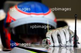 17.03.2009 Jerez, Spain,  Jenson Button (GBR), BrawnGP, Brawn GP, BGP001, BGP 001, Alpinestars gloves - Formula 1 Testing, Jerez