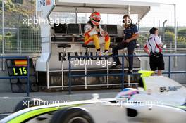 17.03.2009 Jerez, Spain,  Nelson Piquet Jr (BRA), Renault F1 Team watches Jenson Button (GBR), BrawnGP, Brawn GP - Formula 1 Testing, Jerez