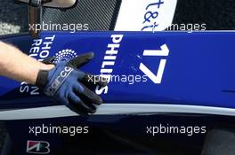 18.03.2009 Jerez, Spain,  Williams F1 Team, FW31 nose with a sparco glove - Formula 1 Testing, Jerez