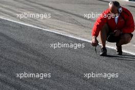18.03.2009 Jerez, Spain,  A bridgestone engineer checks the track temperature - Formula 1 Testing, Jerez
