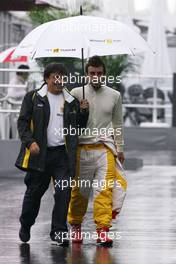 02.10.2009 Suzuka, Japan,  Fernando Alonso (ESP), Renault F1 Team  - Formula 1 World Championship, Rd 15, Japanese Grand Prix, Friday Practice