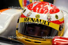 02.10.2009 Suzuka, Japan,  Fernando Alonso (ESP), Renault F1 Team with stickers on his helmet - Formula 1 World Championship, Rd 15, Japanese Grand Prix, Friday Practice