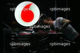 02.10.2009 Suzuka, Japan,  McLaren Mercedes mechanic - Formula 1 World Championship, Rd 15, Japanese Grand Prix, Friday
