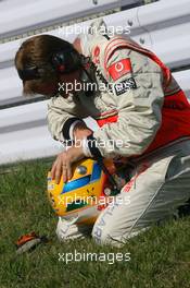 04.10.2009 Suzuka, Japan,  helmet of Lewis Hamilton (GBR), McLaren Mercedes  - Formula 1 World Championship, Rd 15, Japanese Grand Prix, Sunday Pre-Race Grid