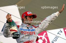 04.10.2009 Suzuka, Japan,  Jarno Trulli (ITA), Toyota Racing, TF109 2nd place - Formula 1 World Championship, Rd 15, Japanese Grand Prix, Sunday Podium