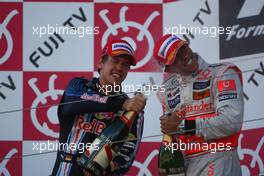 04.10.2009 Suzuka, Japan,  Sebastian Vettel (GER), Red Bull Racing and Lewis Hamilton (GBR), McLaren Mercedes - Formula 1 World Championship, Rd 15, Japanese Grand Prix, Sunday Podium