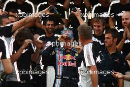 04.10.2009 Suzuka, Japan,  1st place race winner Sebastian Vettel (GER), Red Bull Racing celebrates with his team - Formula 1 World Championship, Rd 15, Japanese Grand Prix, Sunday Podium