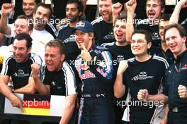04.10.2009 Suzuka, Japan,  Sebastian Vettel (GER), Red Bull Racing and Christian Horner (GBR), Red Bull Racing, Sporting Director  - Formula 1 World Championship, Rd 15, Japanese Grand Prix, Sunday Podium