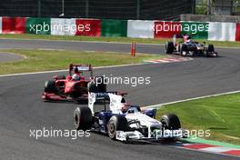 04.10.2009 Suzuka, Japan,  Robert Kubica (POL),  BMW Sauber F1 Team leads Giancarlo Fisichella (ITA), Scuderia Ferrari - Formula 1 World Championship, Rd 15, Japanese Grand Prix, Sunday Race