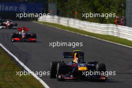 04.10.2009 Suzuka, Japan,  Sebastian Vettel (GER), Red Bull Racing, RB5 leads the start of the race - Formula 1 World Championship, Rd 15, Japanese Grand Prix, Sunday Race