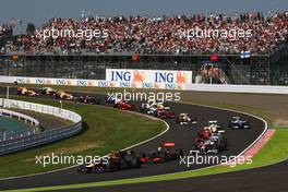 04.10.2009 Suzuka, Japan,  Sebastian Vettel (GER), Red Bull Racing leads the start of the race - Formula 1 World Championship, Rd 15, Japanese Grand Prix, Sunday Race