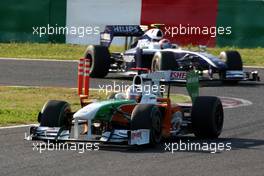 04.10.2009 Suzuka, Japan,  Adrian Sutil (GER), Force India F1 Team, Kazuki Nakajima (JPN), Williams F1 Team - Formula 1 World Championship, Rd 15, Japanese Grand Prix, Sunday Race