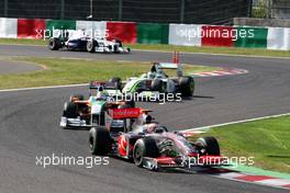 04.10.2009 Suzuka, Japan,  Heikki Kovalainen (FIN), McLaren Mercedes, MP4-24 leads Adrian Sutil (GER), Force India F1 Team- Formula 1 World Championship, Rd 15, Japanese Grand Prix, Sunday Race