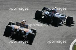 04.10.2009 Suzuka, Japan,  Kazuki Nakajima (JPN), Williams F1 Team and Fernando Alonso (ESP), Renault F1 Team  - Formula 1 World Championship, Rd 15, Japanese Grand Prix, Sunday Race
