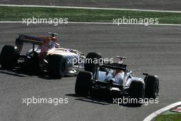 04.10.2009 Suzuka, Japan,  Mark Webber (AUS), Red Bull Racing and Romain Grosjean (FRA) , Renault F1 Team  - Formula 1 World Championship, Rd 15, Japanese Grand Prix, Sunday Race