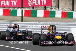 03.10.2009 Suzuka, Japan,  Sebastian Vettel (GER), Red Bull Racing leads Sébastien Buemi (SUI), Scuderia Toro Rosso - Formula 1 World Championship, Rd 15, Japanese Grand Prix, Saturday Practice