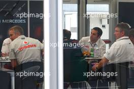 04.10.2009 Suzuka, Japan,  Fota meeting at McLaren with Ross Brawn (GBR) Team Principal, Brawn GP, Martin Whitmarsh (GBR), McLaren, Chief Executive Officer, Franz Tost (AUT), Scuderia Toro Rosso, Team Principal  - Formula 1 World Championship, Rd 15, Japanese Grand Prix, Sunday