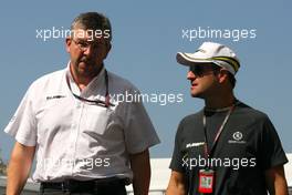 04.10.2009 Suzuka, Japan,  Ross Brawn (GBR) Team Principal, Brawn GP and Rubens Barrichello (BRA), Brawn GP  - Formula 1 World Championship, Rd 15, Japanese Grand Prix, Sunday