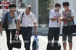 04.10.2009 Suzuka, Japan,  Raquel Rosario (ESP) Wife of Fernando Alonso, Fernando Alonso (ESP), Renault F1 Team - Formula 1 World Championship, Rd 15, Japanese Grand Prix, Sunday