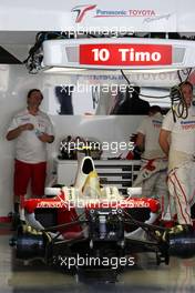 04.10.2009 Suzuka, Japan,  The car of Timo Glock (GER), Toyota F1 Team, who will not race after hurting his leg in a qualifying crash - Formula 1 World Championship, Rd 15, Japanese Grand Prix, Sunday