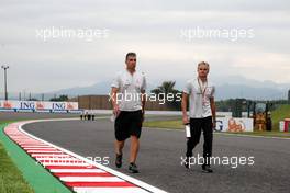 01.10.2009 Suzuka, Japan,  Heikki Kovalainen (FIN), McLaren Mercedes walks the track - Formula 1 World Championship, Rd 15, Japanese Grand Prix, Thursday