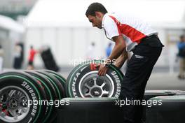 01.10.2009 Suzuka, Japan,  Bridgestone tyres technician - Formula 1 World Championship, Rd 15, Japanese Grand Prix, Thursday