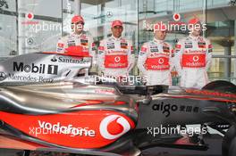 16.01.2009 Woking, England,  Pedro de la Rosa (ESP), Test Driver, McLaren Mercedes, Lewis Hamilton (GBR), McLaren Mercedes, Heikki Kovalainen (FIN), McLaren Mercedes, Gary Paffett (GBR), Test Driver, McLaren Mercedes - McLaren Mercedes, MP4-24