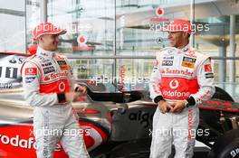 16.01.2009 Woking, England,  Heikki Kovalainen (FIN), McLaren Mercedes, Lewis Hamilton (GBR), McLaren Mercedes, Unveiling of the new car - McLaren Mercedes, MP4-24