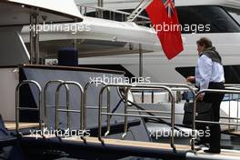 22.05.2009 Monte Carlo, Monaco,  Norbert Haug (GER), Mercedes, Motorsport chief going to the FOTA meeting on the boat of Flavio Briatore (ITA), Renault F1 Team, Team Chief, Managing Director (Force Blue)  - Formula 1 World Championship, Rd 6, Monaco Grand Prix, Friday