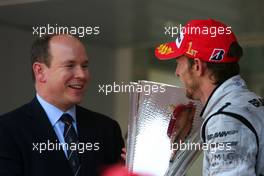24.05.2009 Monte Carlo, Monaco,  His Serene Highness Prince Albert of Monaco and Jenson Button (GBR), Brawn GP  - Formula 1 World Championship, Rd 6, Monaco Grand Prix, Sunday Podium
