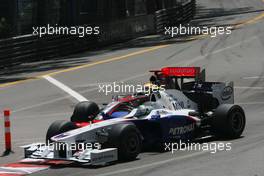 24.05.2009 Monte Carlo, Monaco,  Nick Heidfeld (GER), BMW Sauber F1 Team and Lewis Hamilton (GBR), McLaren Mercedes  - Formula 1 World Championship, Rd 6, Monaco Grand Prix, Sunday Race