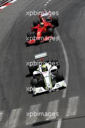 24.05.2009 Monte Carlo, Monaco,  Jenson Button (GBR), Brawn GP, BGP001, BGP 001 leads Fernando Alonso (ESP), Renault F1 Team, R29 - Formula 1 World Championship, Rd 6, Monaco Grand Prix, Sunday Race