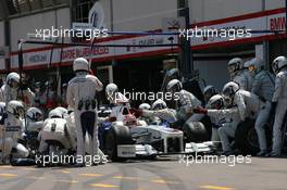 24.05.2009 Monte Carlo, Monaco,  Robert Kubica (POL),  BMW Sauber F1 Team pit stop - Formula 1 World Championship, Rd 6, Monaco Grand Prix, Sunday Race