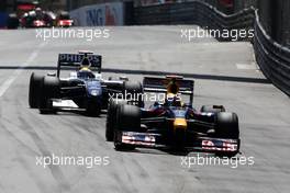 24.05.2009 Monte Carlo, Monaco,  Mark Webber (AUS), Red Bull Racing, RB5 leads Nico Rosberg (GER), Williams F1 Team, FW31 - Formula 1 World Championship, Rd 6, Monaco Grand Prix, Sunday Race