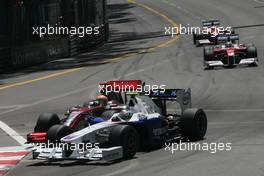 24.05.2009 Monte Carlo, Monaco,  Nick Heidfeld (GER), BMW Sauber F1 Team and Lewis Hamilton (GBR), McLaren Mercedes  - Formula 1 World Championship, Rd 6, Monaco Grand Prix, Sunday Race