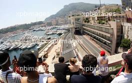 24.05.2009 Monte Carlo, Monaco, Feature with fans and the harbour view - Formula 1 World Championship, Rd 6, Monaco Grand Prix, Sunday Race