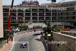 24.05.2009 Monte Carlo, Monaco,  Nico Rosberg (GER), Williams F1 Team, FW31 leads Kazuki Nakajima (JPN), Williams F1 Team, FW31 - Formula 1 World Championship, Rd 6, Monaco Grand Prix, Sunday Race