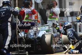 24.05.2009 Monte Carlo, Monaco,  Nico Rosberg (GER), Williams F1 Team, FW31 pit stop - Formula 1 World Championship, Rd 6, Monaco Grand Prix, Sunday Race