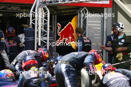 24.05.2009 Monte Carlo, Monaco,  Sebastian Vettel (GER), Red Bull Racing is returning to the pits during the pitstop of Mark Webber (AUS), Red Bull Racing, RB5 - Formula 1 World Championship, Rd 6, Monaco Grand Prix, Sunday Race