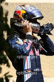 24.05.2009 Monte Carlo, Monaco,  Sebastian Vettel (GER), Red Bull Racing out of the car after crashing - Formula 1 World Championship, Rd 6, Monaco Grand Prix, Sunday Race