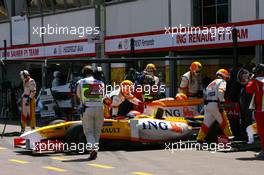 24.05.2009 Monte Carlo, Monaco,  Nelson Piquet Jr (BRA), Renault F1 Team, R29 retiring from the race - Formula 1 World Championship, Rd 6, Monaco Grand Prix, Sunday Race