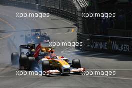 24.05.2009 Monte Carlo, Monaco,  Sebastien Buemi (SUI), Scuderia Toro Rosso and Nelson Piquet Jr (BRA), Renault F1 Team crashes - Formula 1 World Championship, Rd 6, Monaco Grand Prix, Sunday Race