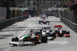 24.05.2009 Monte Carlo, Monaco,  Adrian Sutil (GER), Force India F1 Team, VJM-02, VJM02, VJM 02leads Nick Heidfeld (GER), BMW Sauber F1 Team, F1.09 - Formula 1 World Championship, Rd 6, Monaco Grand Prix, Sunday Race